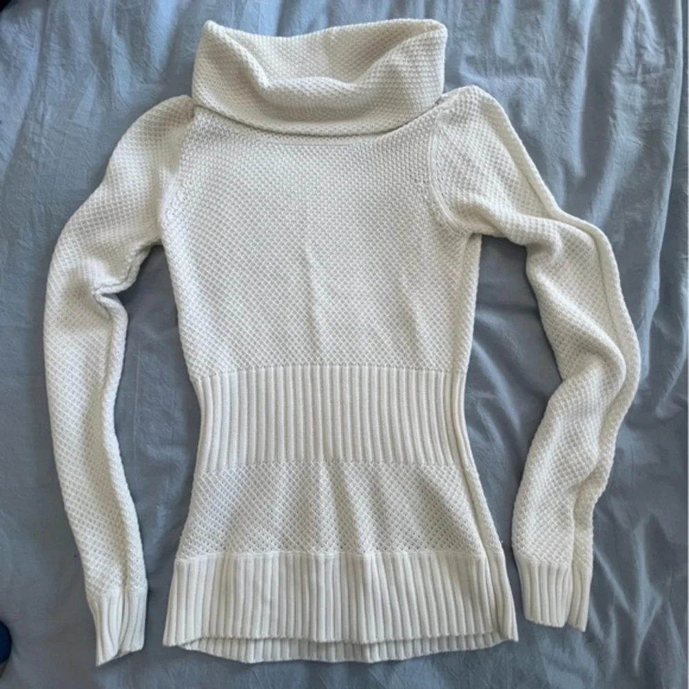 Waffle Knit Cinch Waist White Turtleneck Sweater. - Picture 3 of 5